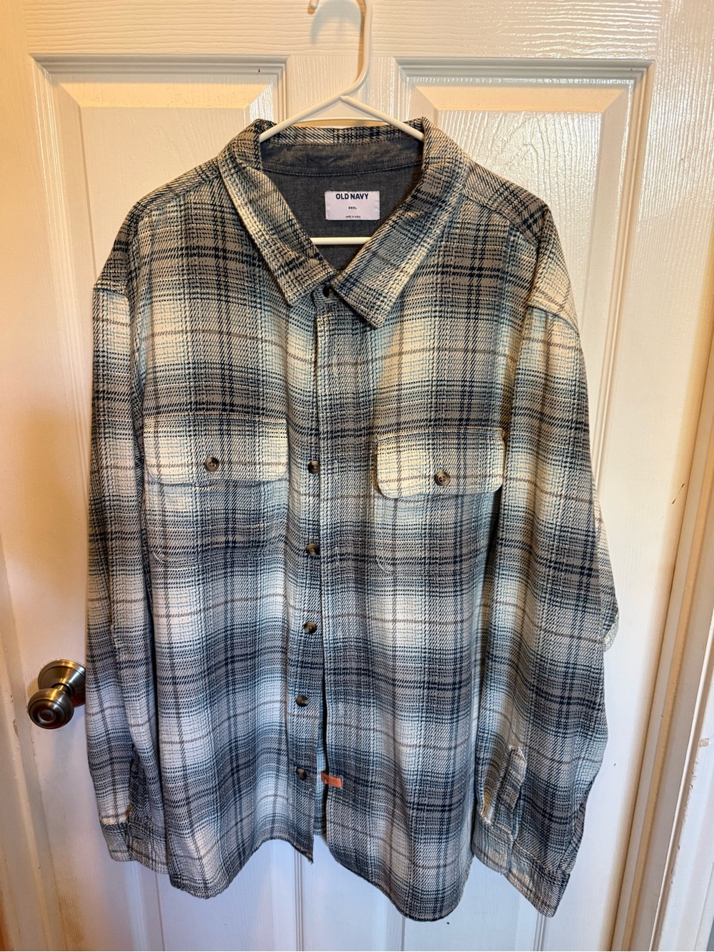 Old Navy Men's Plaid Button-Down Shirt Jacket in Gray and Black